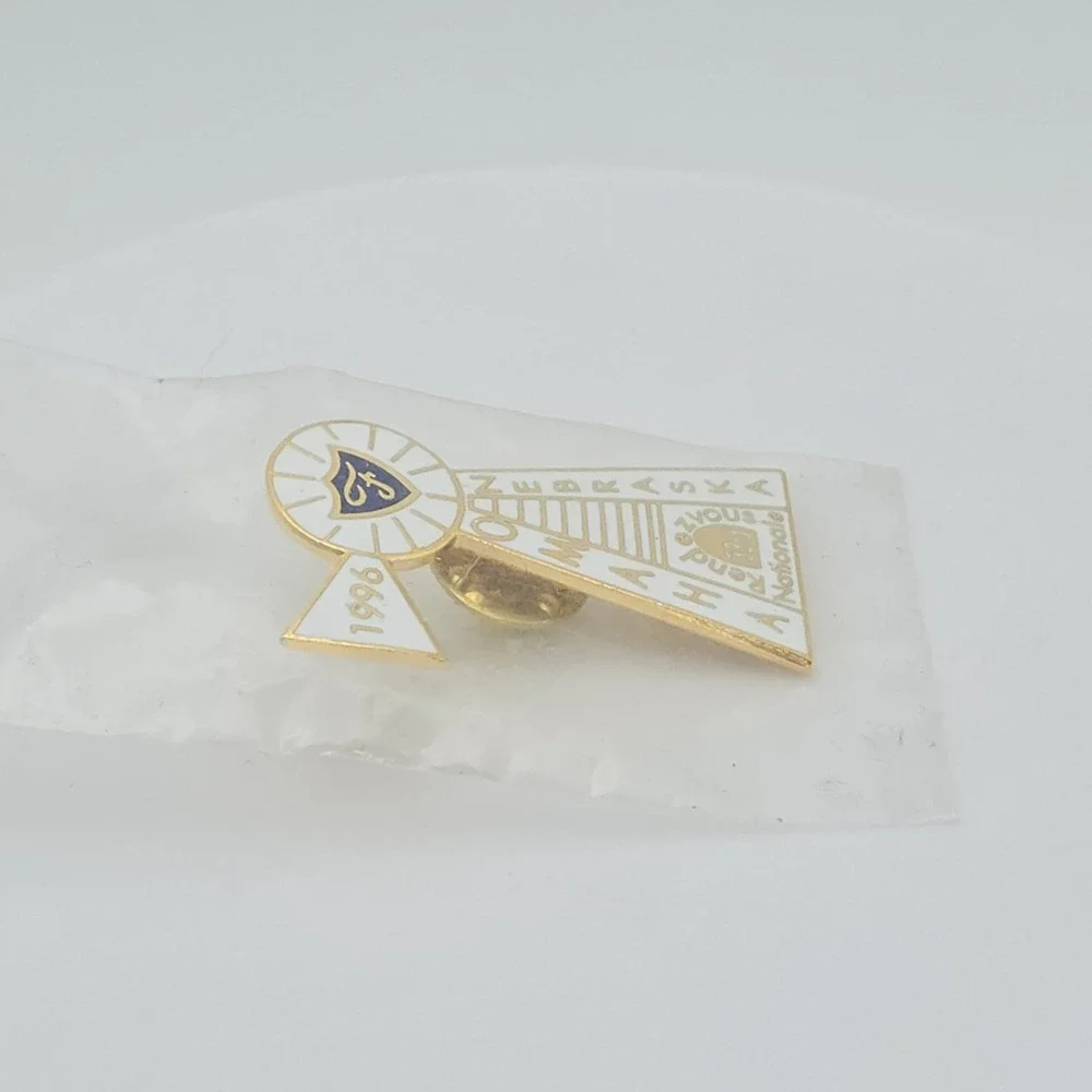 1996 OMAHA, NEBRASKA Pin Brooch 33rd National Rendezvous White Enamel Gold Tone‎